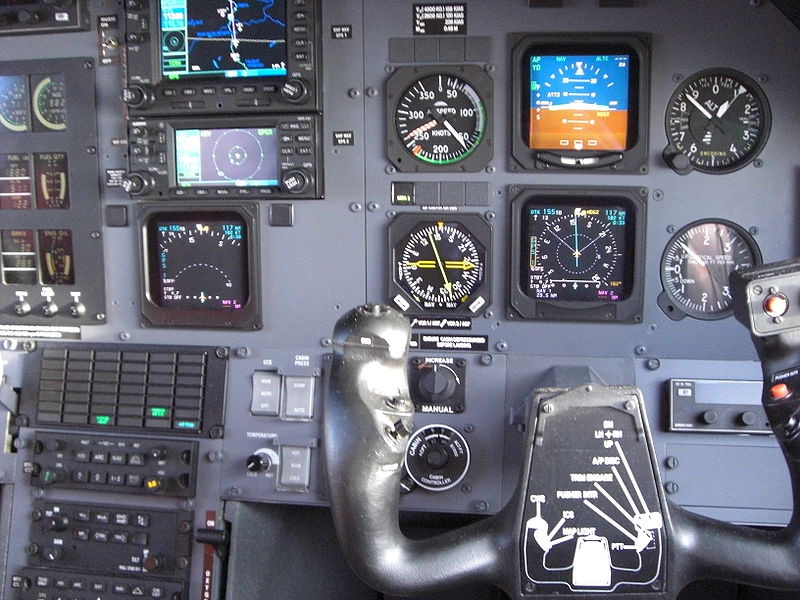 800px PilatusPC 12Cockpit